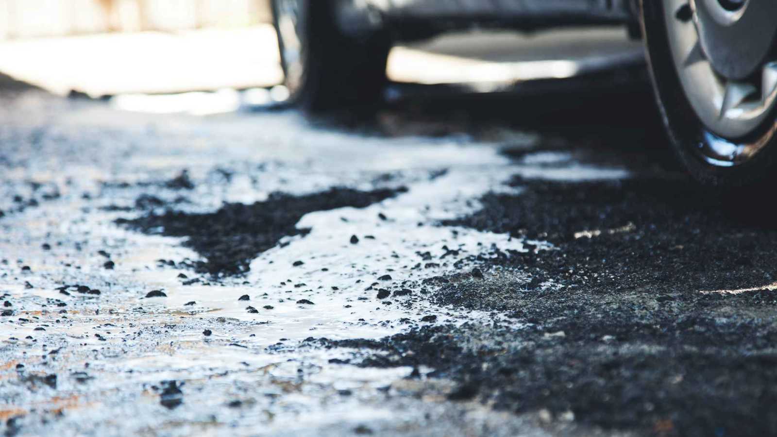 ضحايا في 7 حوادث نتيجة انسكاب مادة زيتية على أوتوستراد دمشق حمص