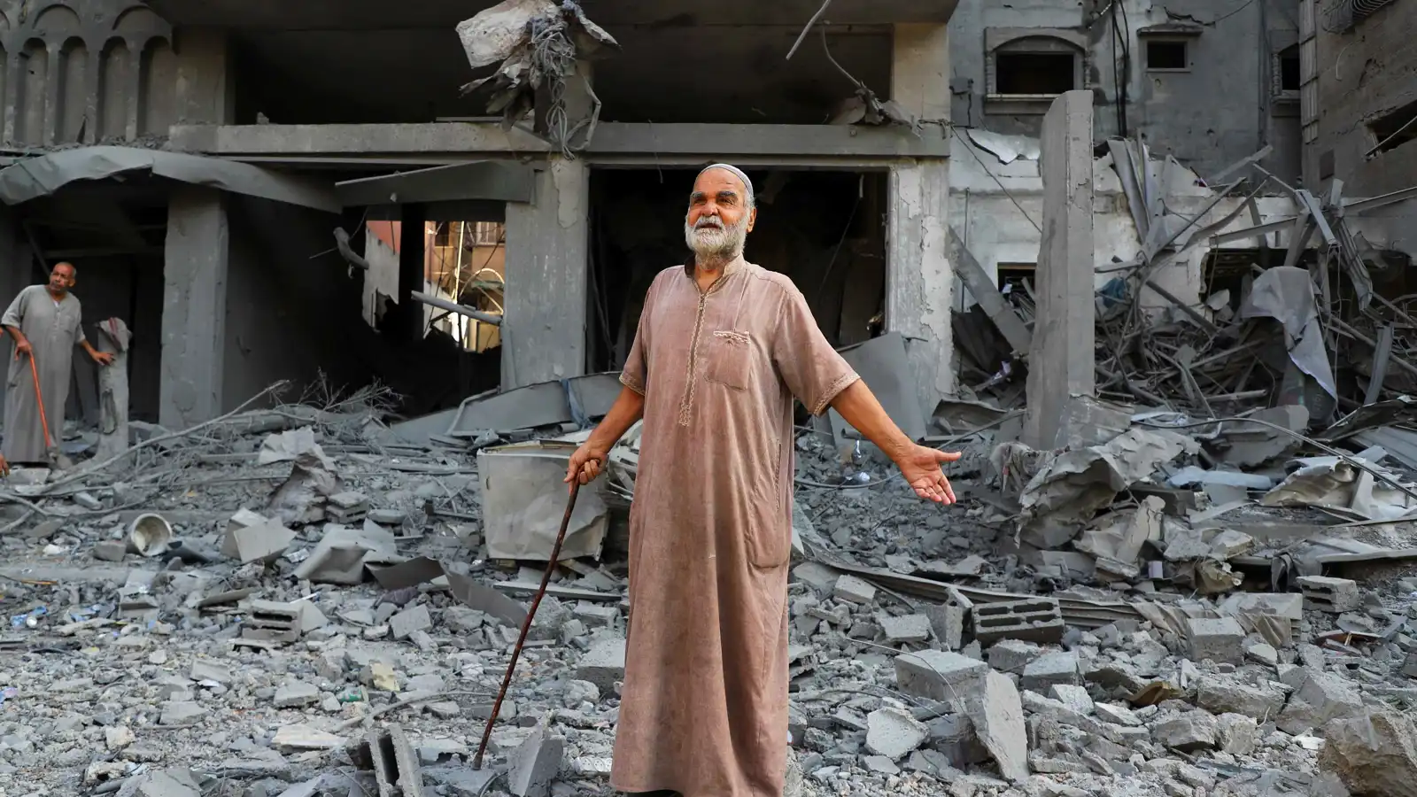 عشرات القتلى والجرحى في غزة وإنذار إسرائيلي بنسف برج سكني (فيديو وصور)