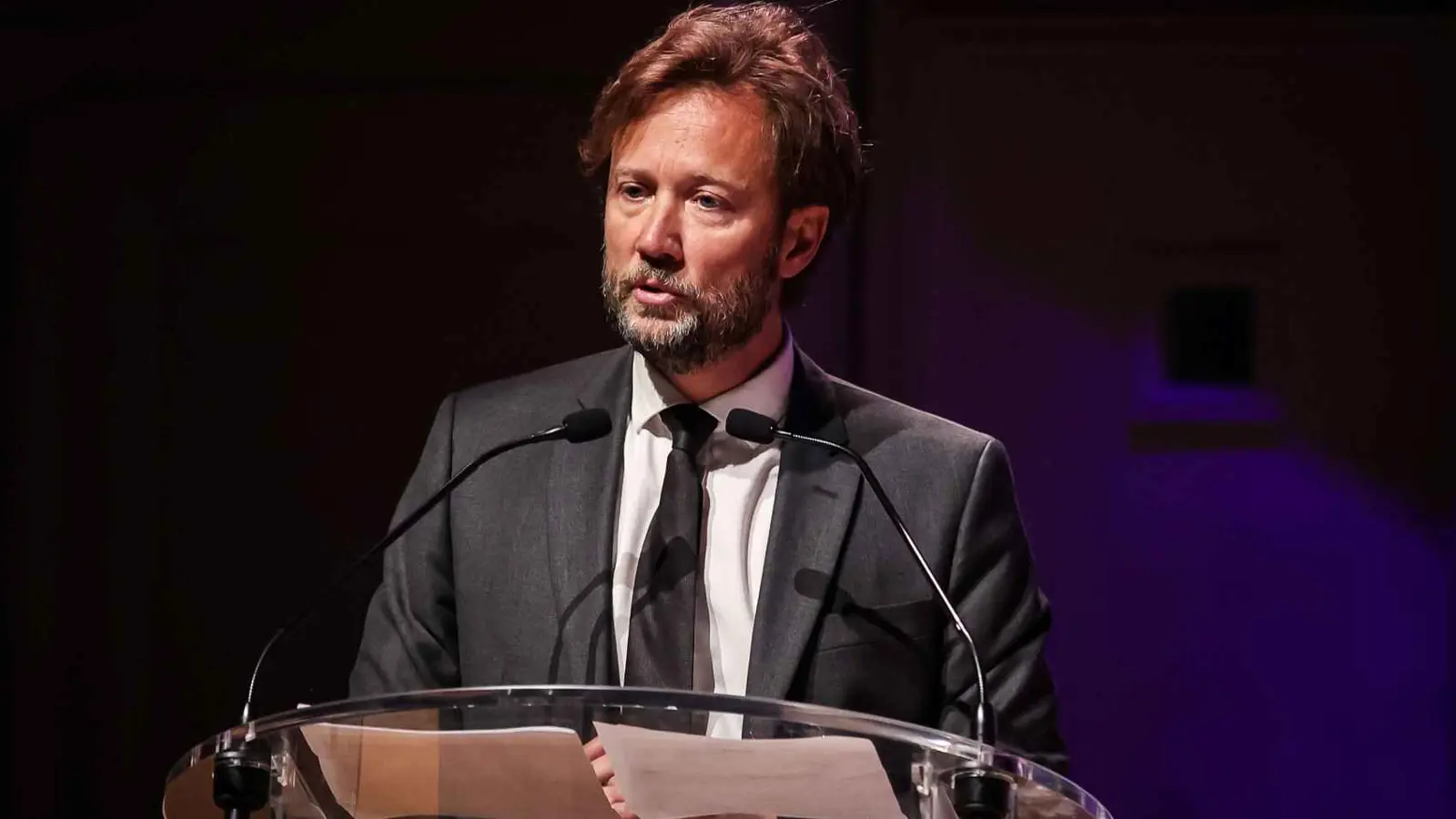 فالو يتحدى أوليفييه فور.. سباق مصيري على قيادة "الاشتراكي الفرنسي"