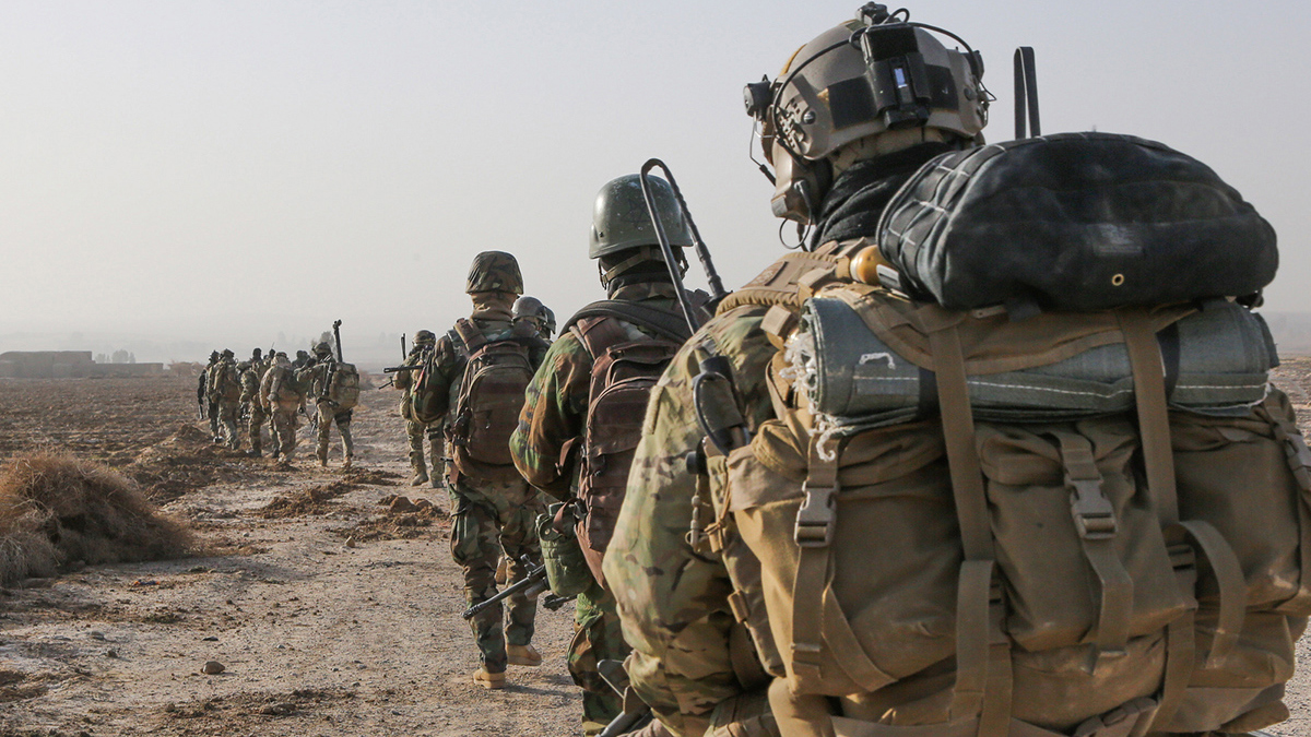 دبلوماسيون سابقون: انسحاب أمريكا من أفغانستان قد يشعل حربًا أهلية