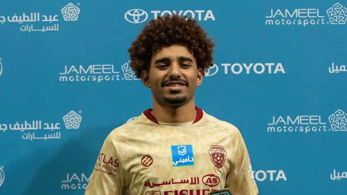 رد غريب من رئيس الفيحاء حول انتقال صبري دهل إلى الهلال