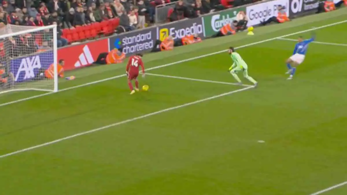 كييزا ينقذ آرني سلوت من فضيحة (فيديو)