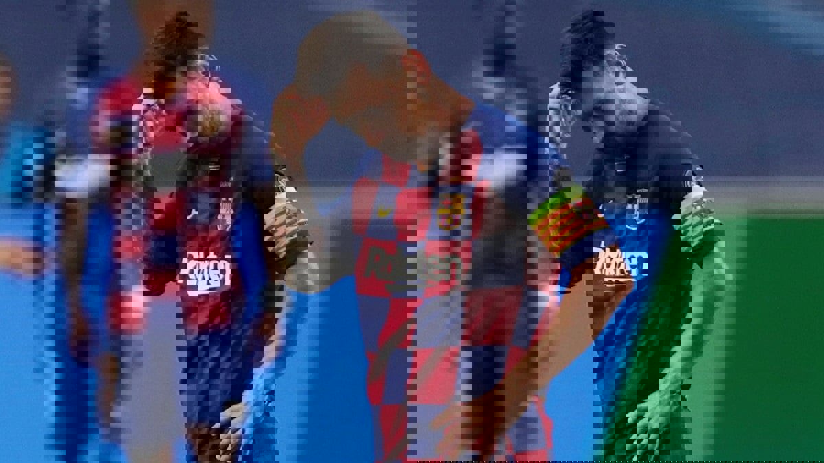 شاهد: غرفة خلع ملابس برشلونة قبل الشوط الثاني أمام بايرن ميونخ وحزن ميسي وشتيغن (فيديو)