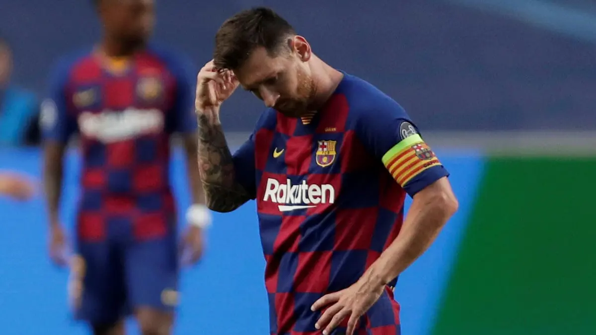 شاهد: غرفة خلع ملابس برشلونة قبل الشوط الثاني أمام بايرن ميونخ وحزن ميسي وشتيغن (فيديو)