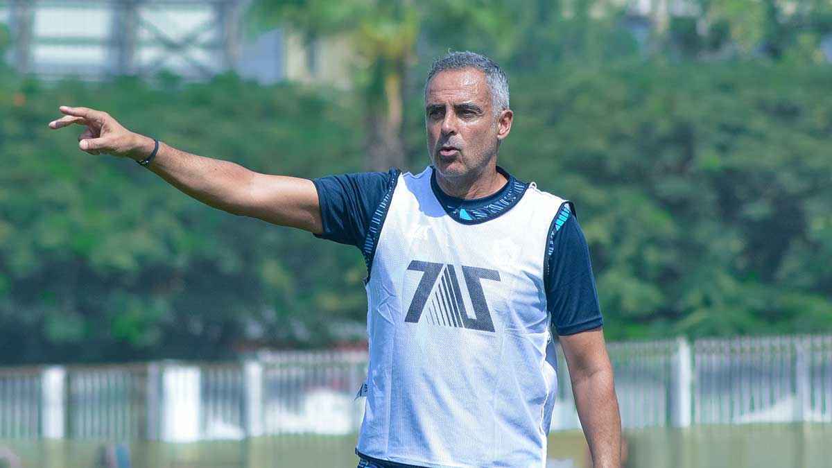 بسبب عروض الرحيل.. الزمالك يتحرك لتأمين بقاء "غوميز"