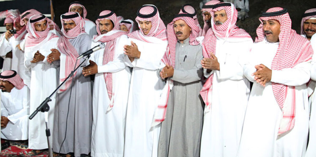 بالفيديو.. مسافرون يثيرون الرعب برقصهم "الدحة" داخل مطار الكويت