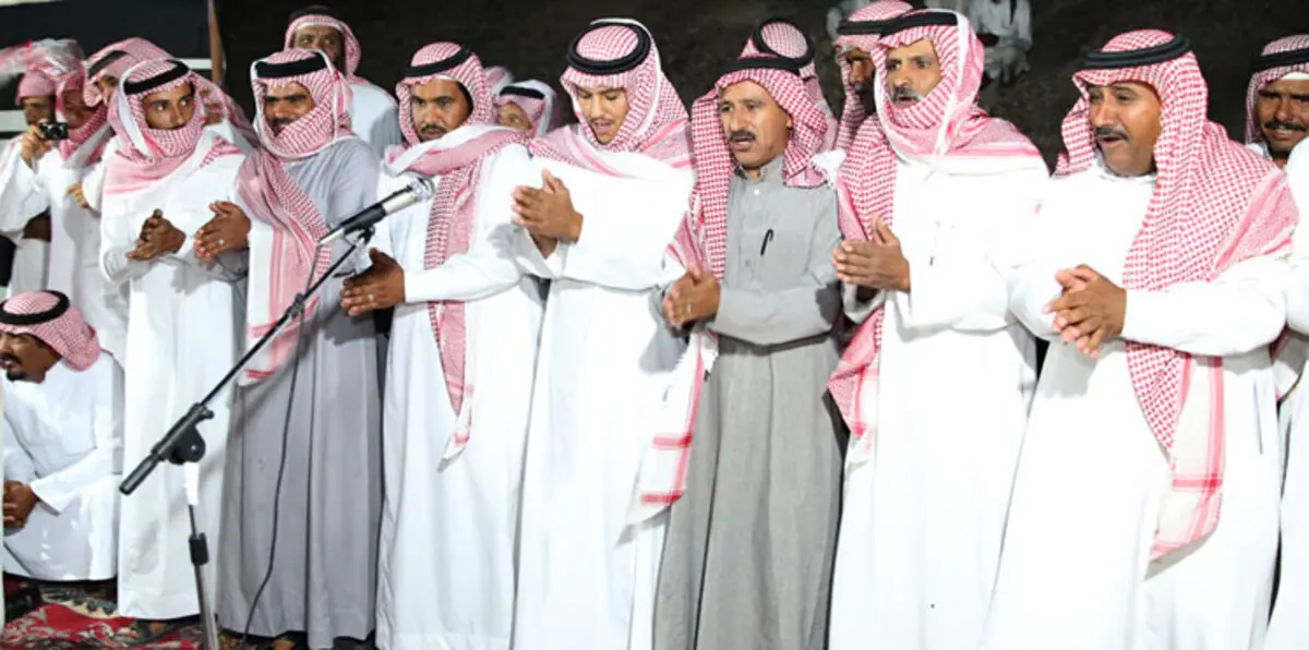 بالفيديو.. مسافرون يثيرون الرعب برقصهم "الدحة" داخل مطار الكويت