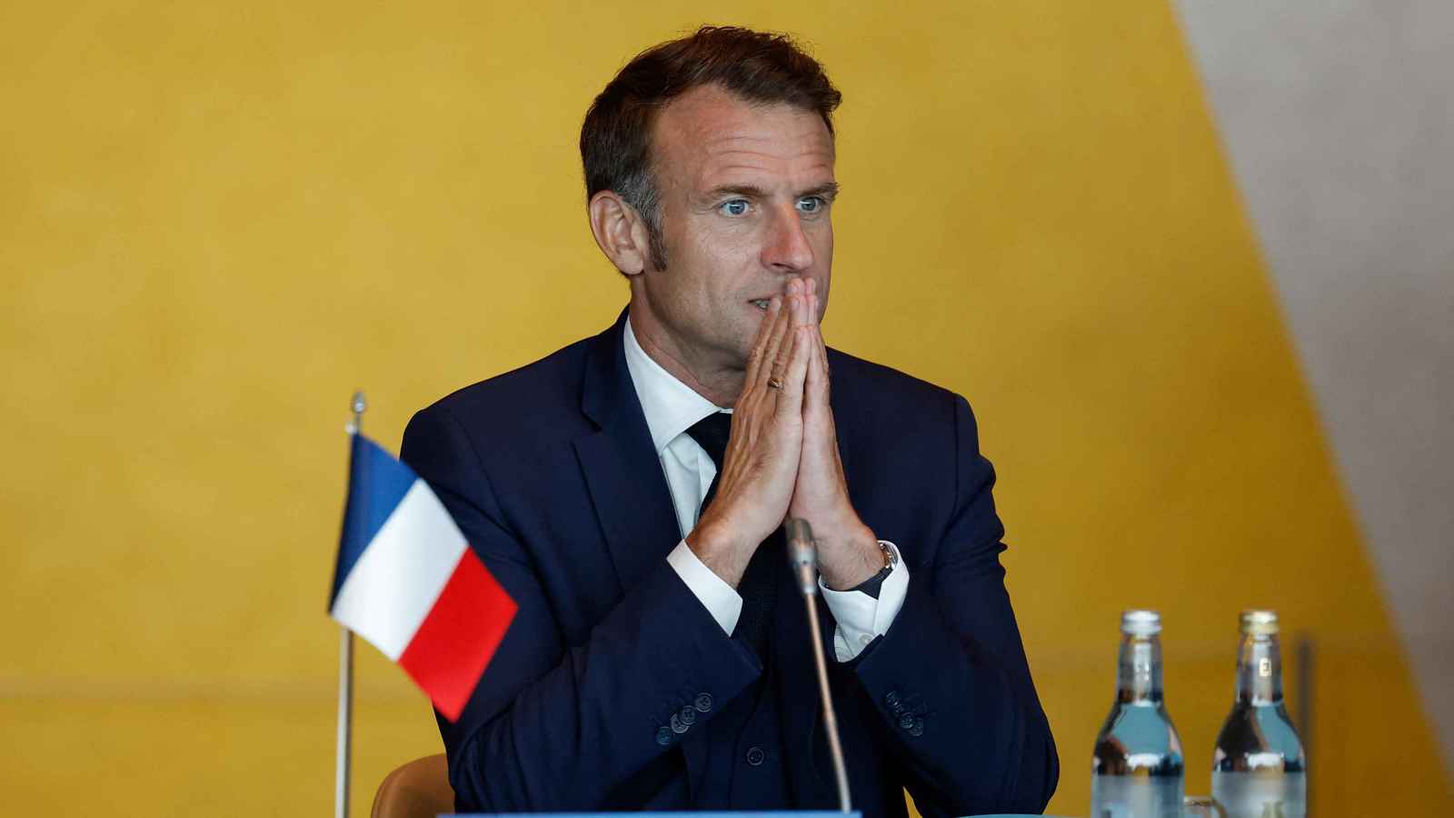 ماكرون يُحذر من تداعيات هائلة حال إغلاق مضيق هرمز