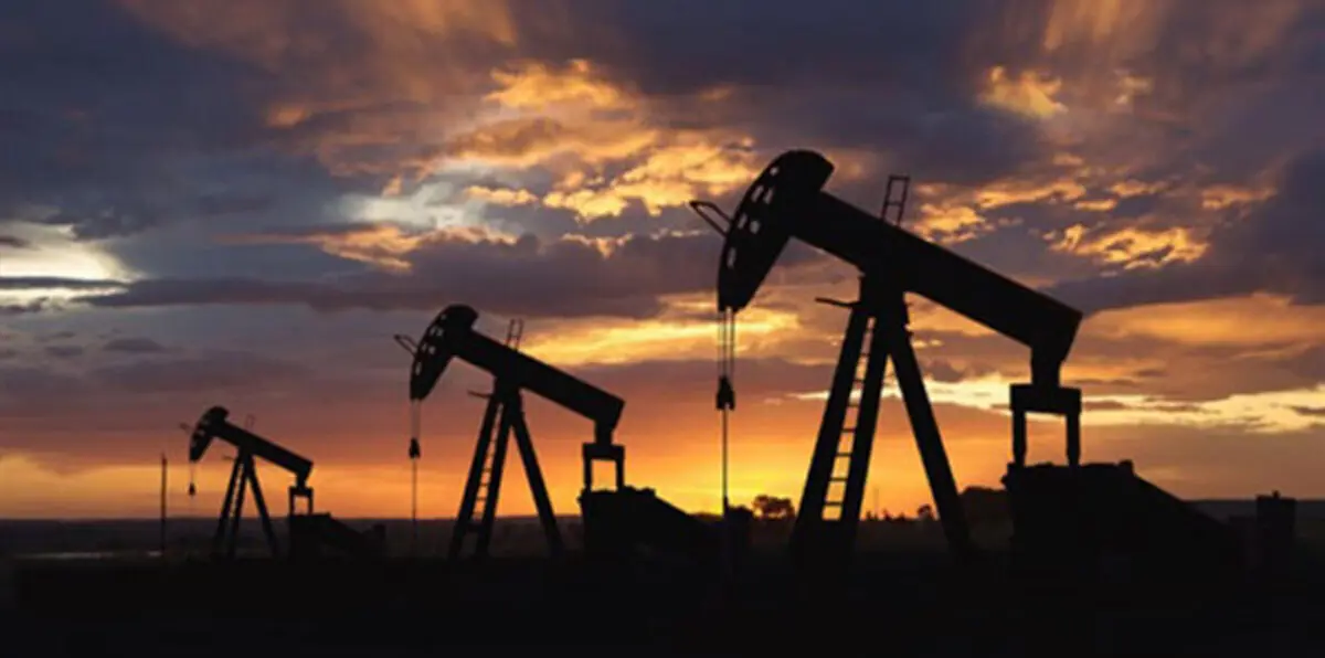 انهيار أسعار النفط واضطرابات الصين تدفع إلى سعر غير متوقع للبرميل