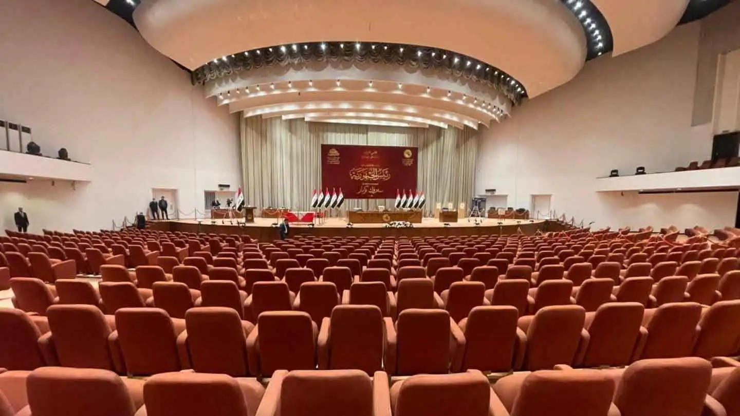 "دقت الساعة الدستورية".. سباق محموم لحسم الرئاسات الثلاث في العراق‎