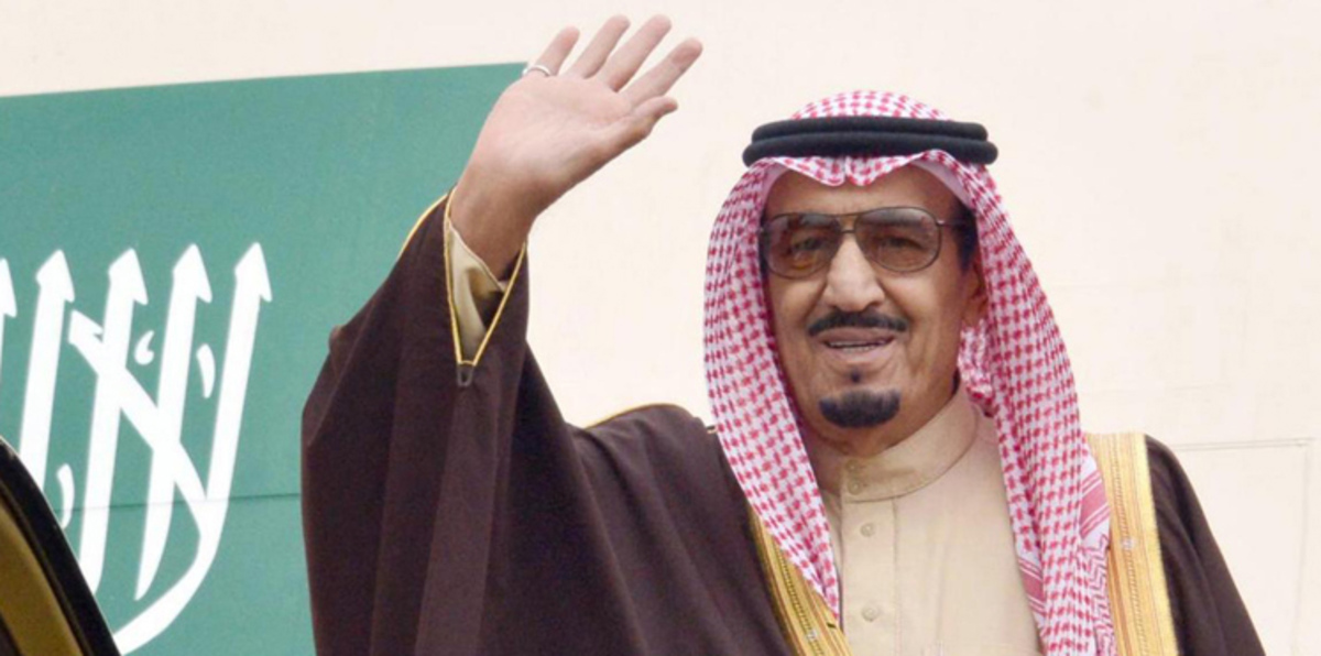 في مستهل أول جولة خليجية له.. الملك سلمان بن عبد العزيز يصل الإمارات