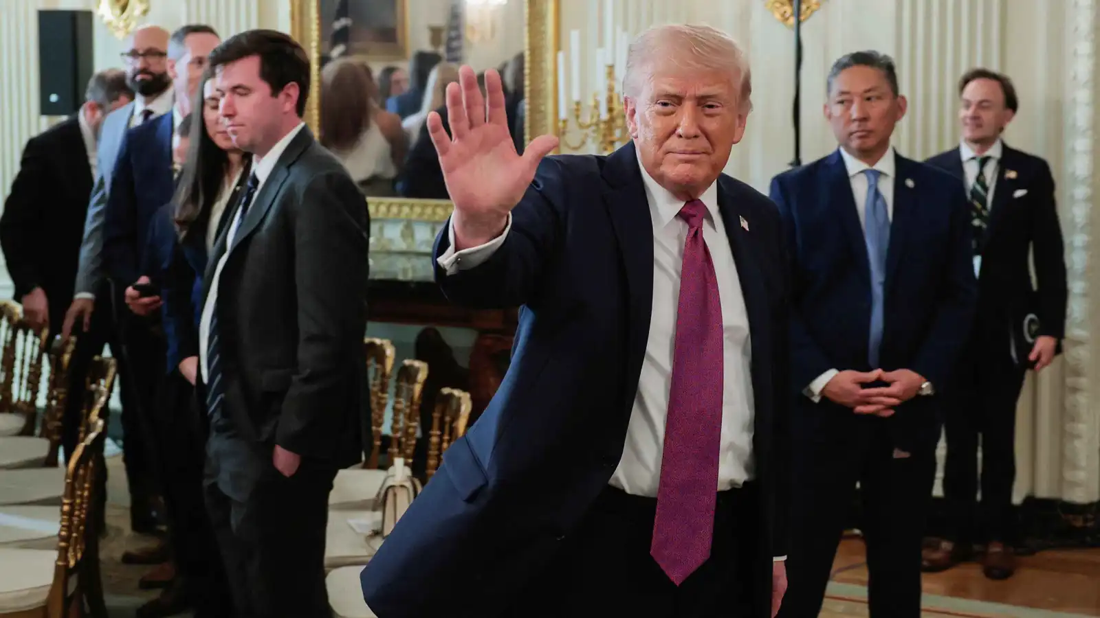 ترامب: إيران تواجه وقتًا عصيبًا لتحديد من يقودها