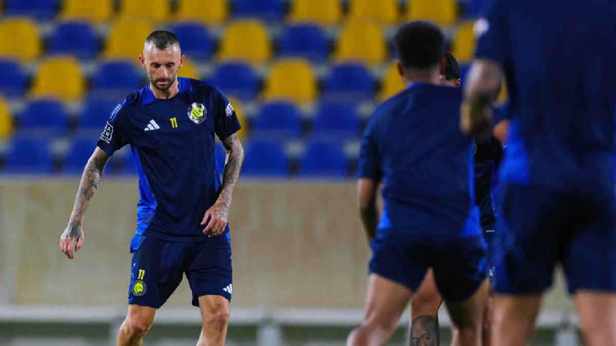 جيسوس يستبعد نجمي النصر السعودي من معسكر النمسا