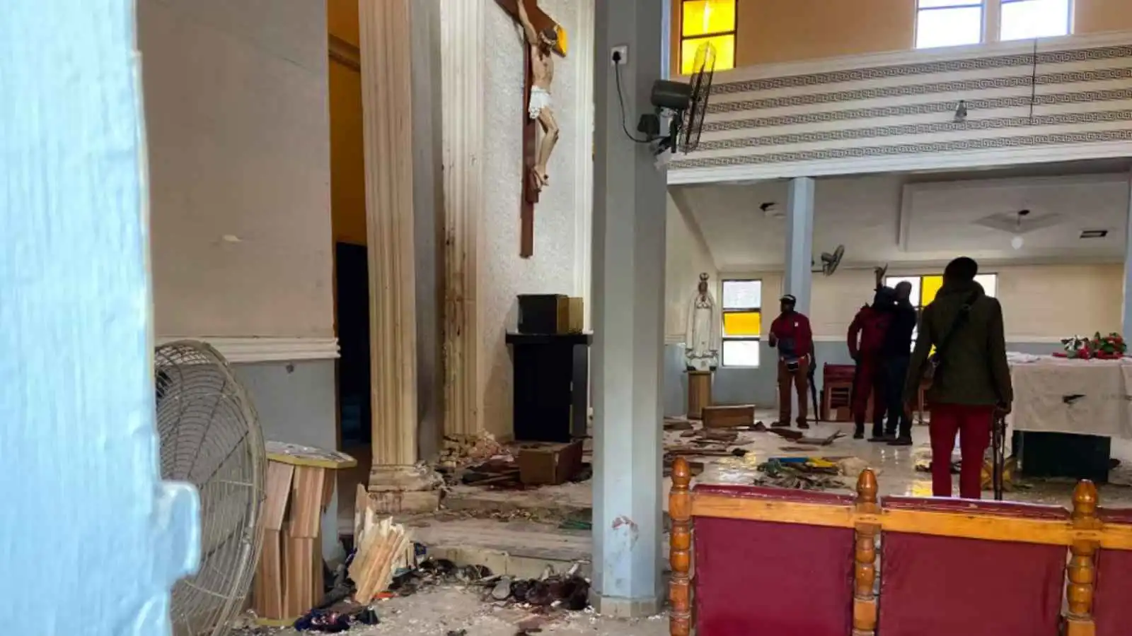 مقتل شخصين وخطف آخرين باقتحام مسلحين لكنيسة في نيجيريا (فيديو)