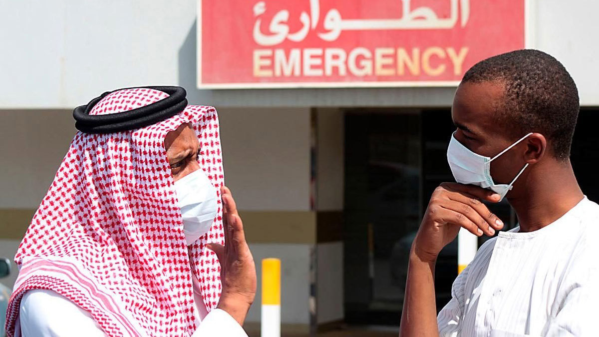 دعوة مرتادي مركز تجاري سعودي لفحص "كورونا" بسبب بصقة