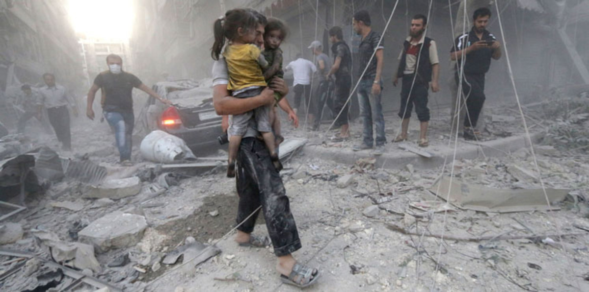 صورة السوري الذي فقد طفليه التوأم بهجوم خان شيخون تجوب العالم