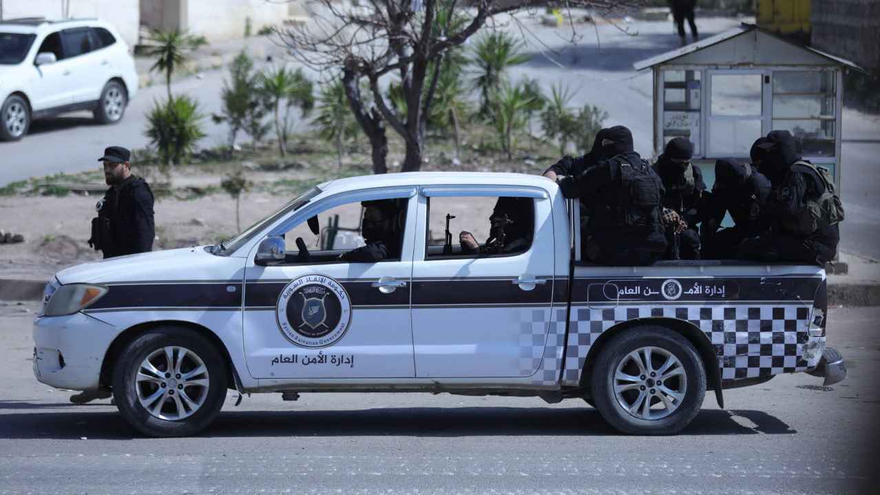 سوريا.. توتر في إدلب بعد مقتل رجل أمن