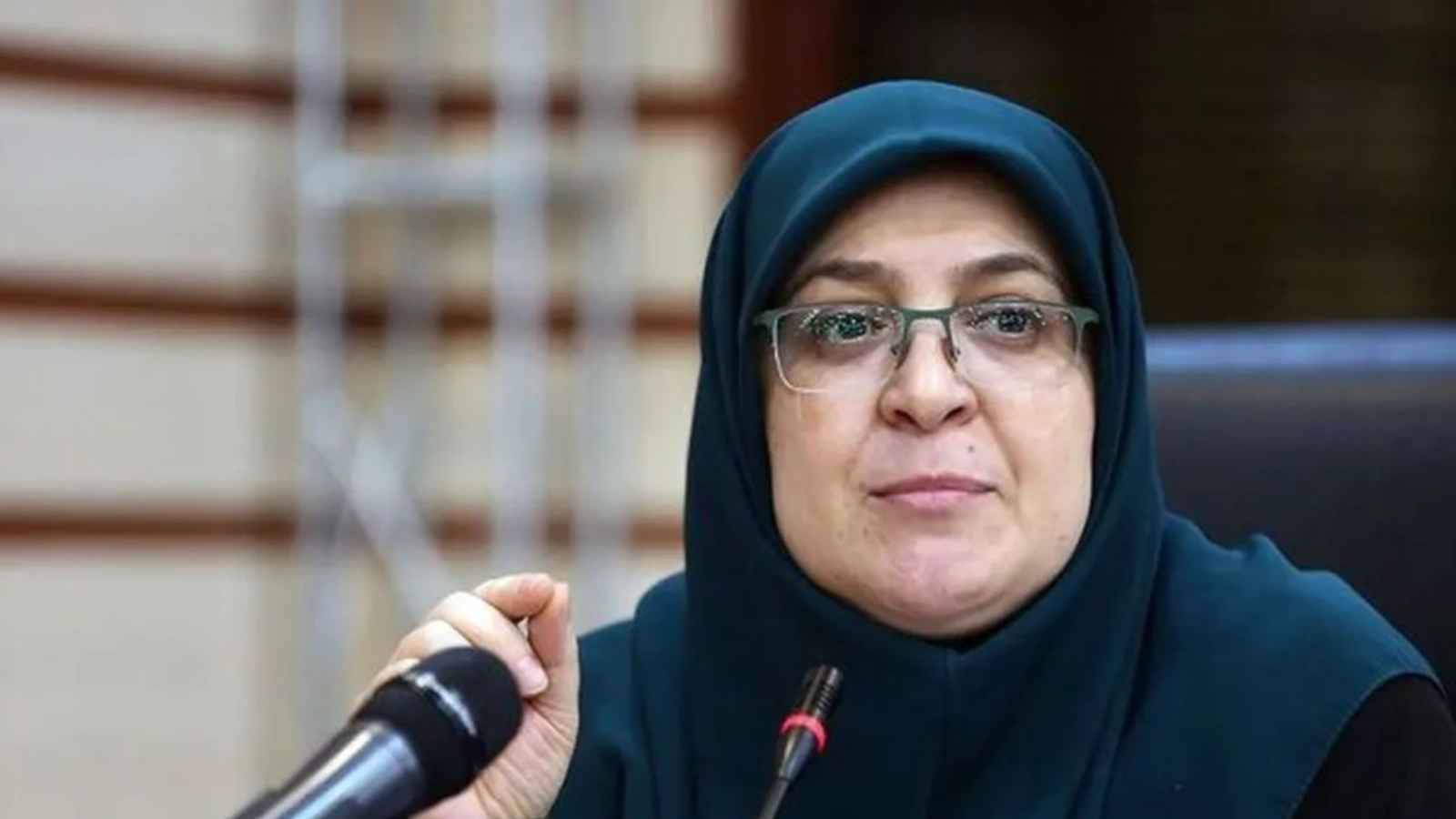 الحكومة الإيرانية: بزشكيان لم يقبل استقالة ظريف