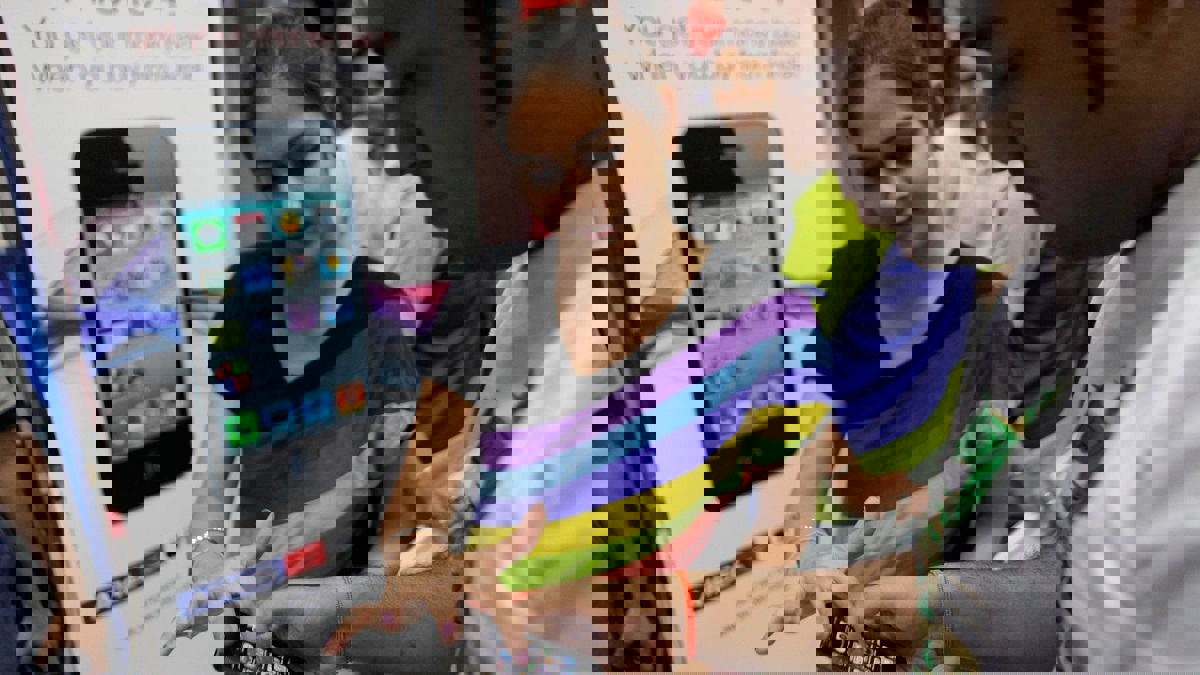 "كورونا" يوقف إنتاج iPhone في الهند