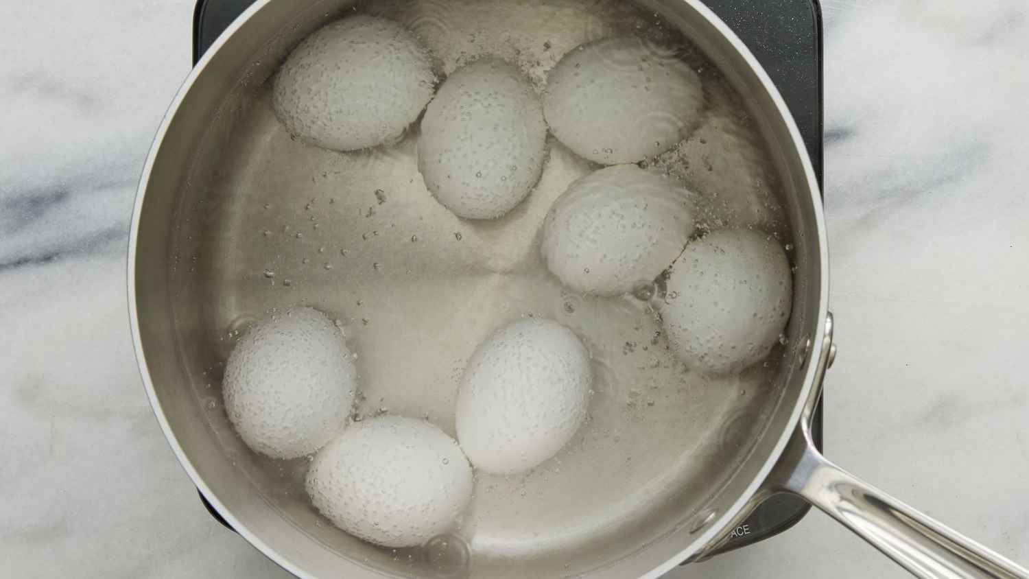 ماء سلق البيض.. فوائد مذهلة للتربة والنباتات