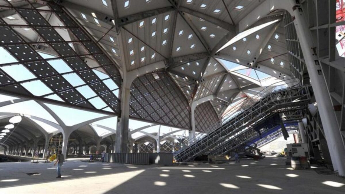 أمير مكة المكرمة يعلن تشكيل لجان للتحقيق بحريق قطار الحرمين