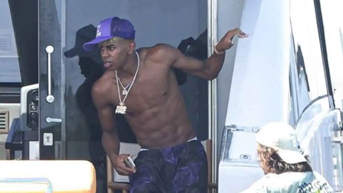 لماذا يلوي لامين يامال ذراع برشلونة؟