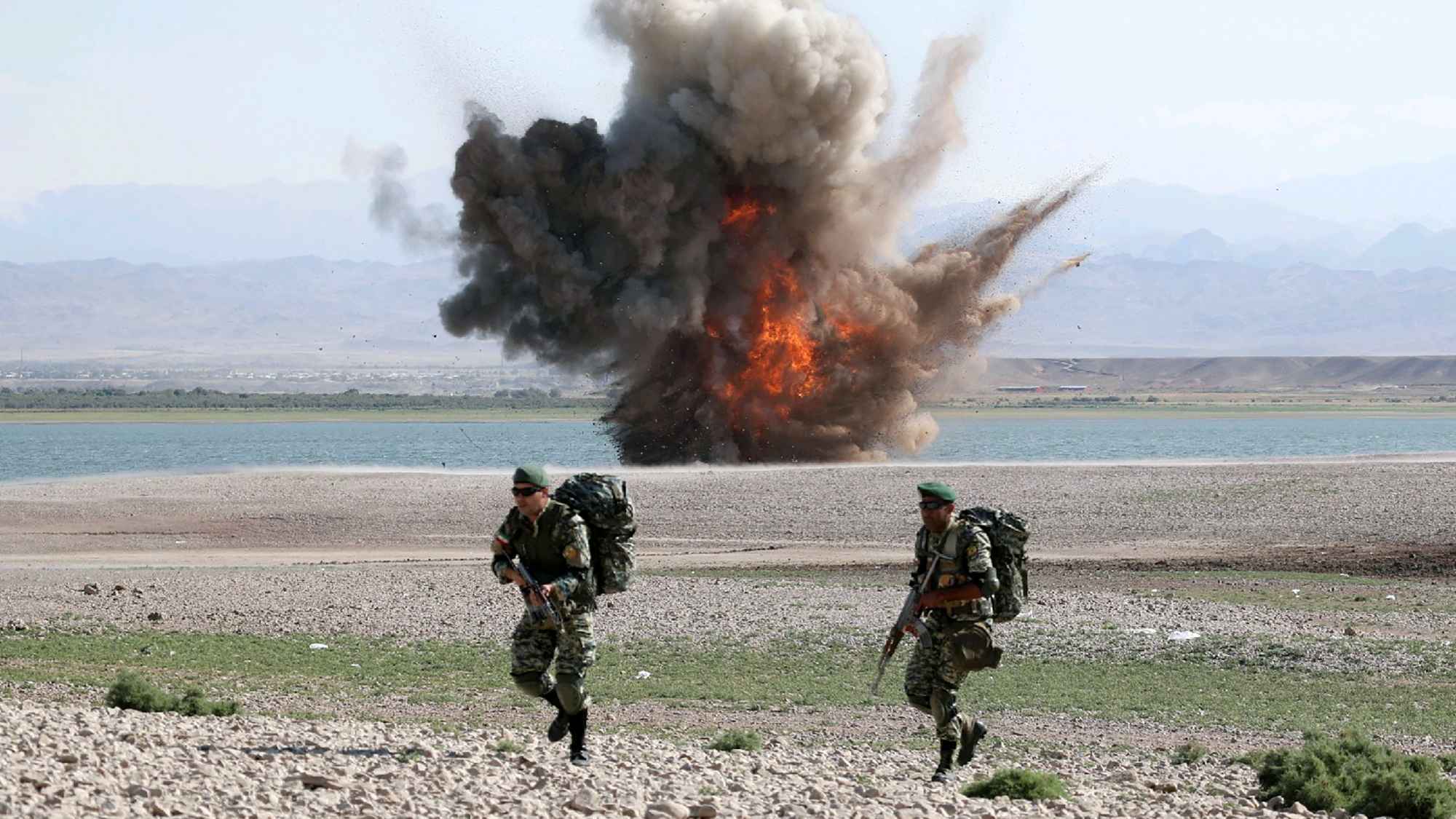 مناورات "استفزازية" ونشر صواريخ.. هل تنجر إيران وأذربيجان للحرب الشاملة؟