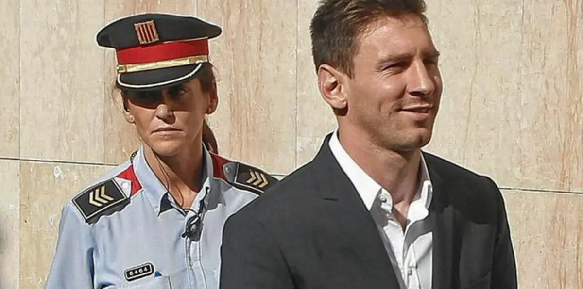 بدء محاكمة ميسي بتهمة التهرب الضريبي في برشلونة (فيديو وصور)