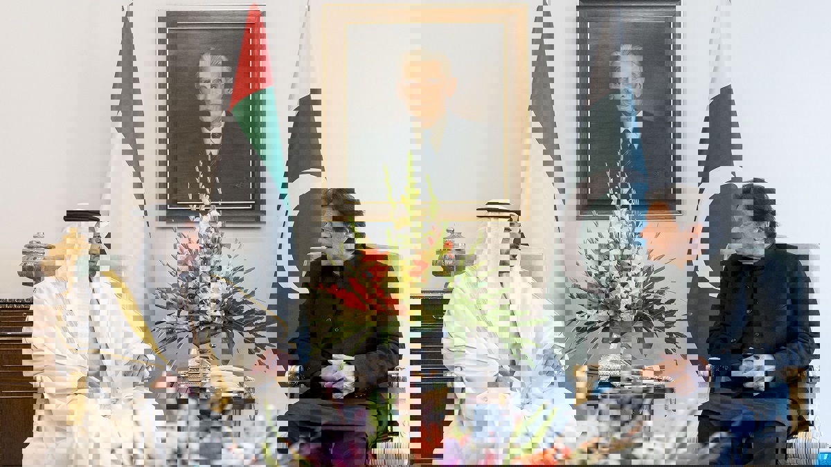 ولي عهد أبوظبي يوجه بتخصيص 200 مليون دولار لدعم مشاريع اقتصادية في باكستان