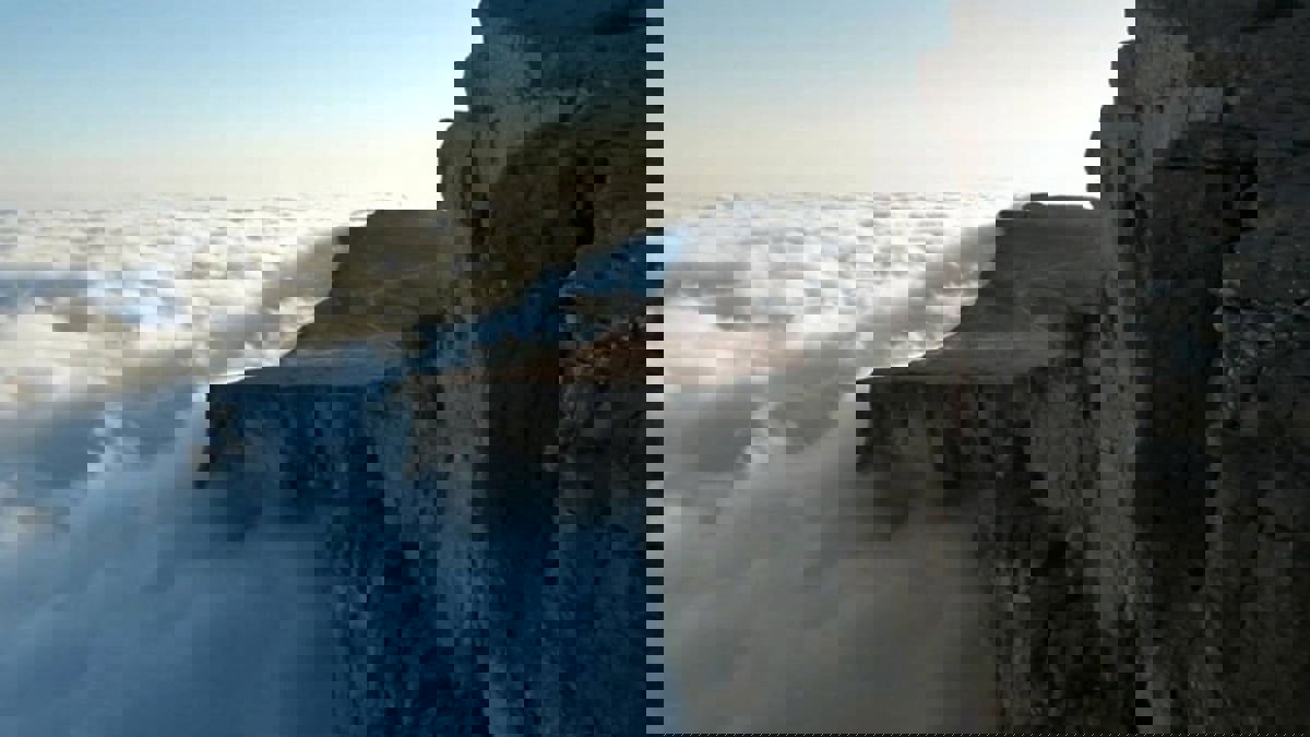 سلطنة عُمان.. البحث عن شخصين سقطا من جبل أثناء ممارستهما رياضة التسلق