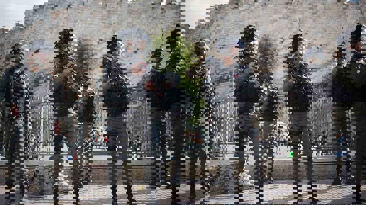 إسرائيل تطوق الضفة الغربية وقطاع غزة بسبب انتخابات الكنيست