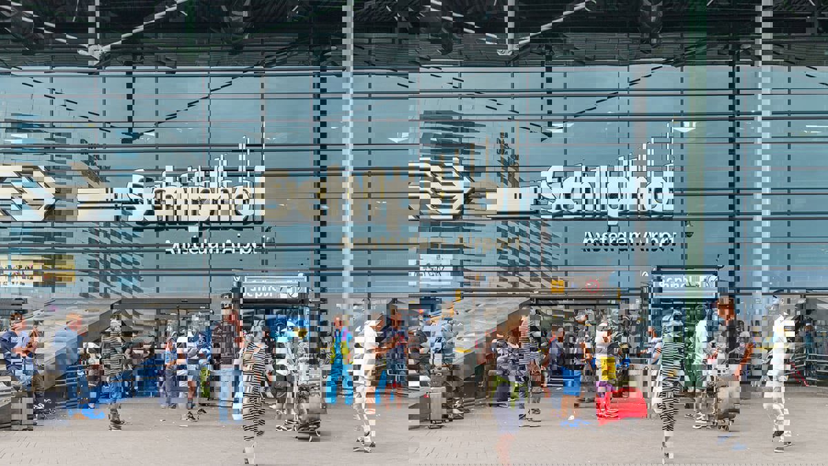 إضراب لموظفي مطار أمستردام يتسبب بفوضى وتأخير رحلات