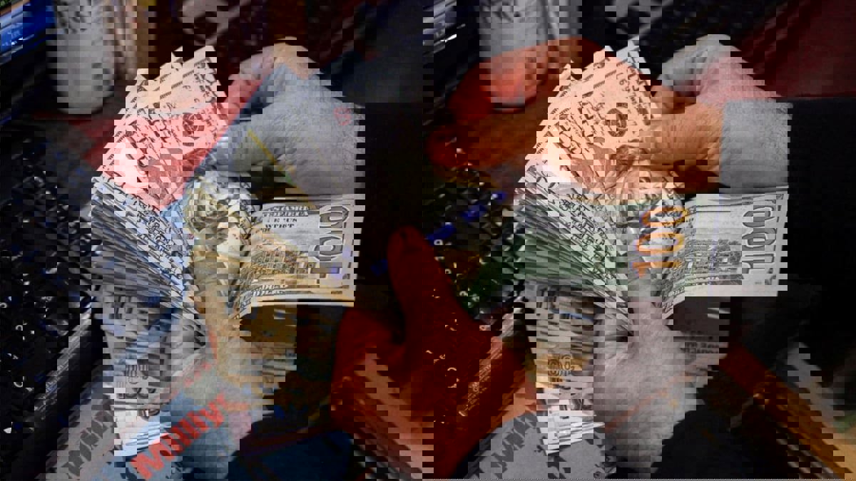 الدولار عند أعلى مستوياته في 20 عاما أمام الين