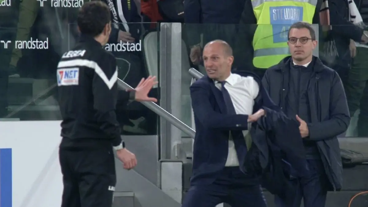 آليغري يقذف الحكم الرابع بمعطفه في مباراة يوفنتوس وإنتر ميلان (فيديو وصور)