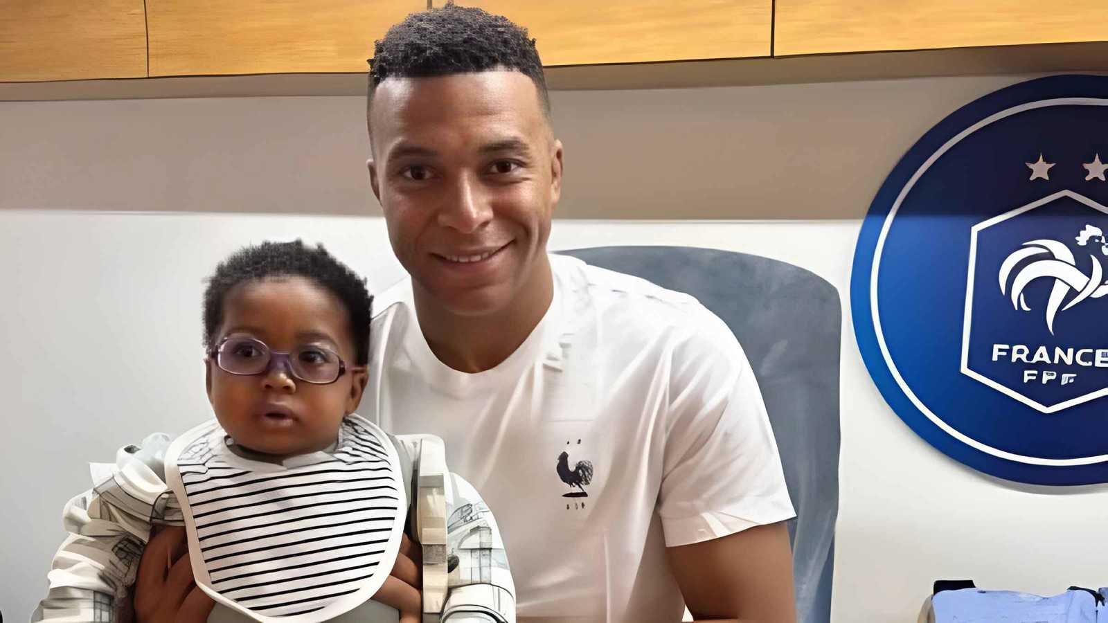 من هو الموريتاني أبو بكر الذي أنقذه كيليان مبابي؟ (صور)