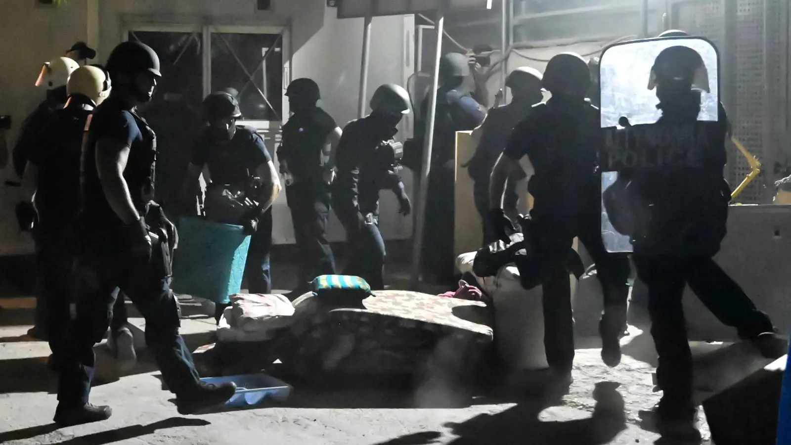 اليونان.. انتقادات بسبب ممارسات "تطفلية" بمراكز اللاجئين