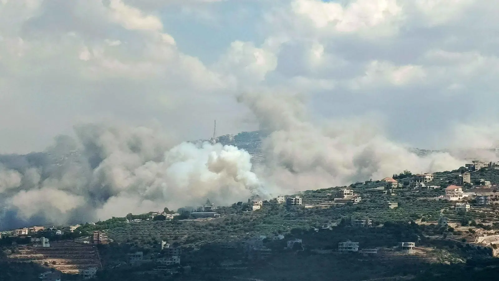 لبنان.. 19 قتيلا في هجمات إسرائيلية الجمعة