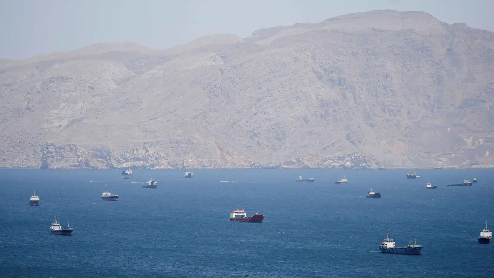 واشنطن: فتح مضيق هرمز لا يتطلب إزالة جميع الألغام