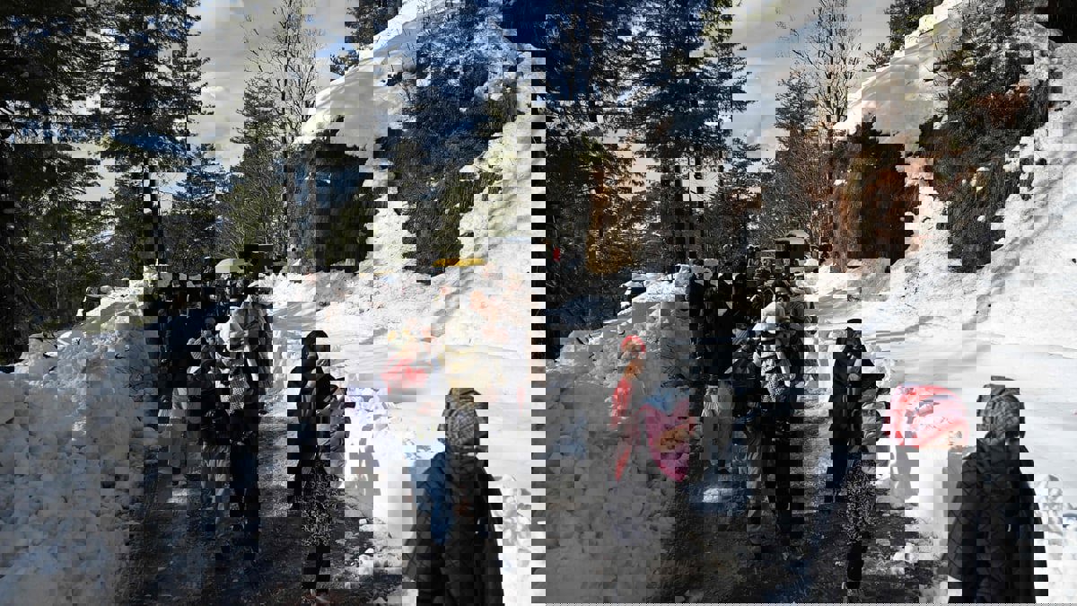 أودت بحياة 22 شخصا.. ألم وتساؤلات في صفوف الناجين من كارثة الجبال الباكستانية