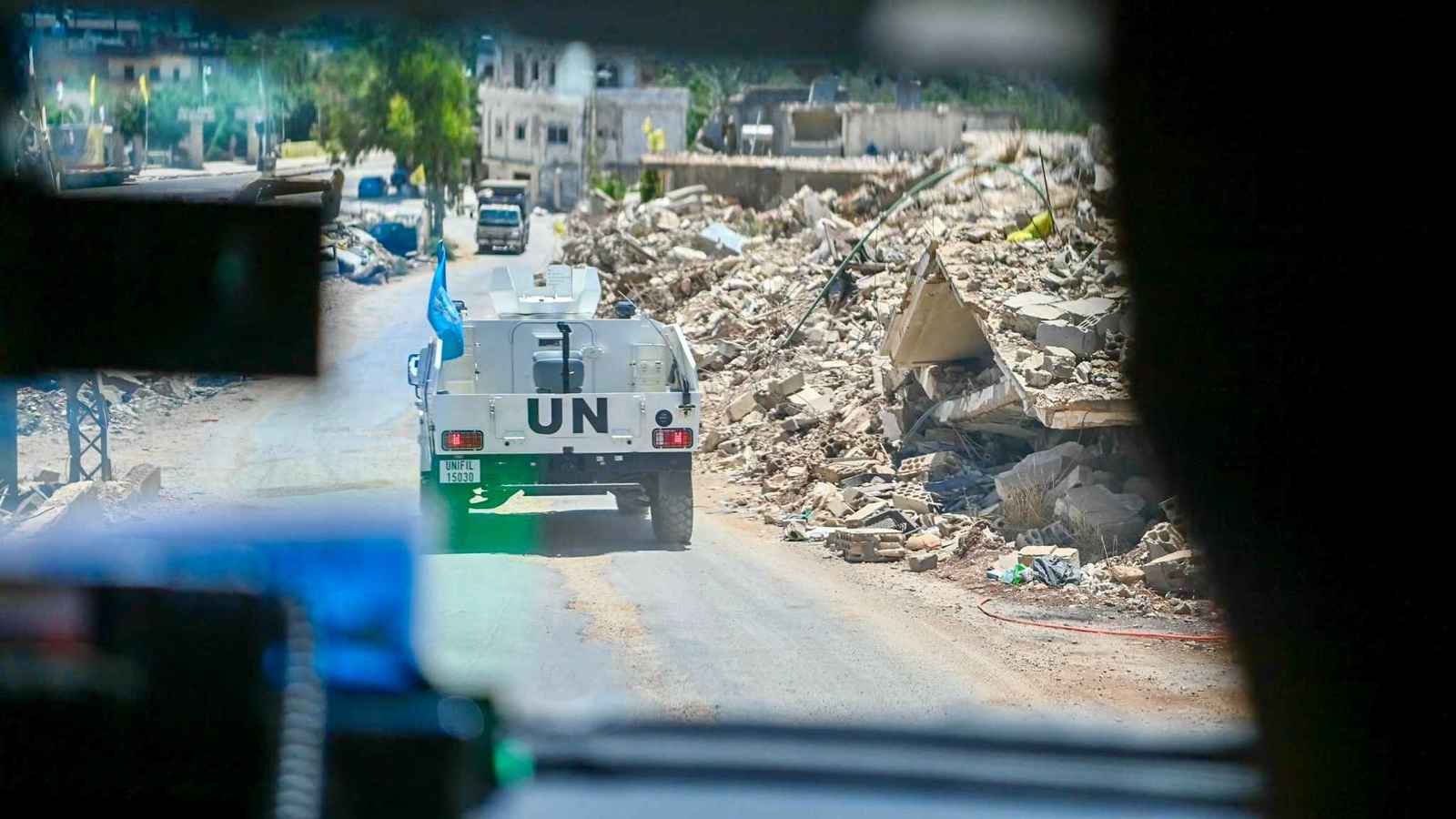 ردت بقنابل الدخان.. "اليونيفيل" تتعرض لاعتداء جديد في لبنان (فيديو)