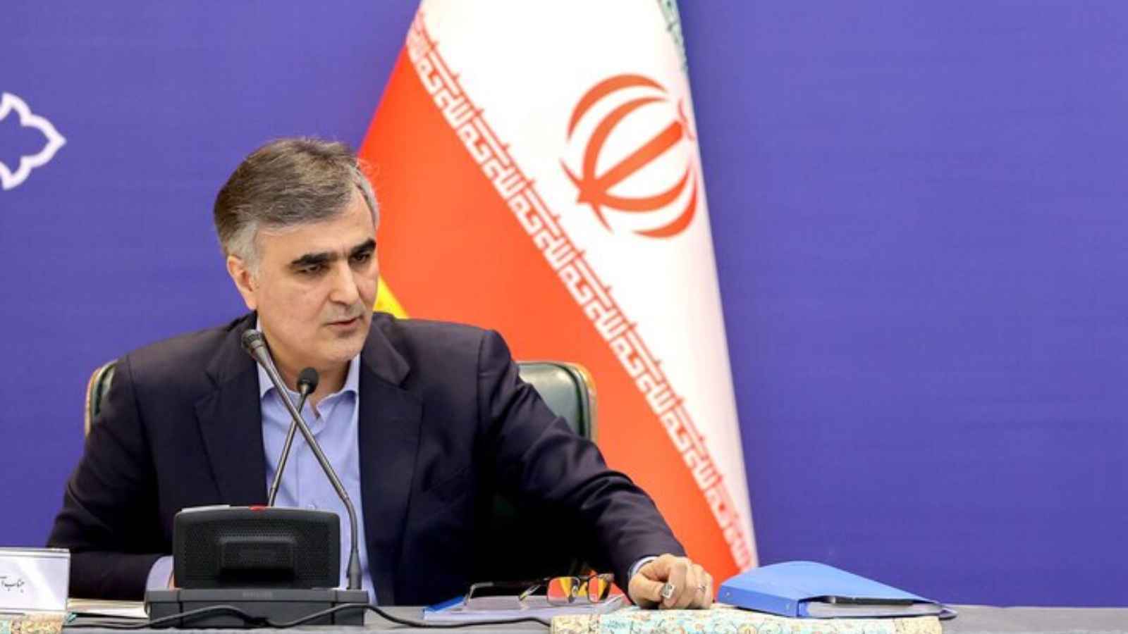 في ظل انهيار العملة.. ما حقيقة إقالة محافظ البنك المركزي‎ الإيراني؟