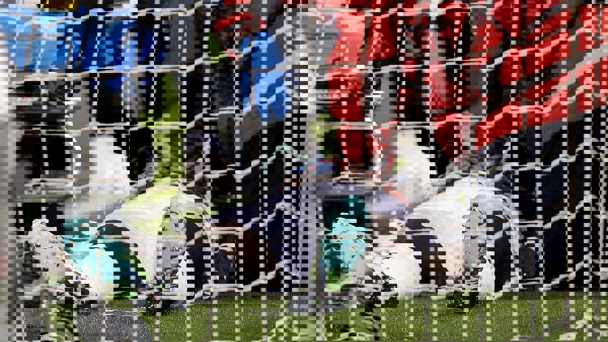 أحدث ظهور للاعب عثمان كوليبالي بعد سقوطه مغشيا عليه في مباراة الوكرة والريان (صورة)