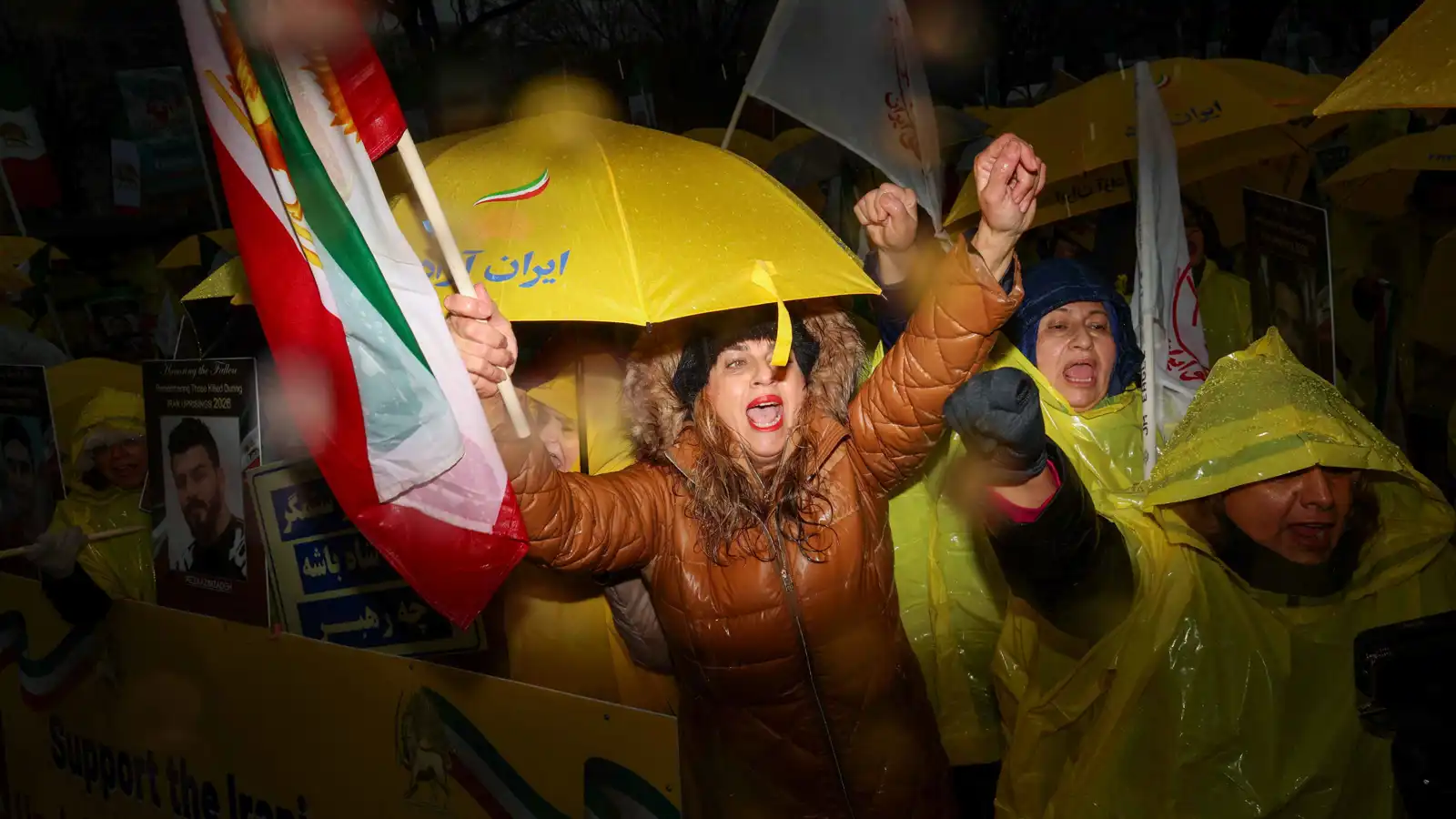 ضغط داخلي وخارجي.. كيف تدير واشنطن معركة استنزاف النظام الإيراني؟