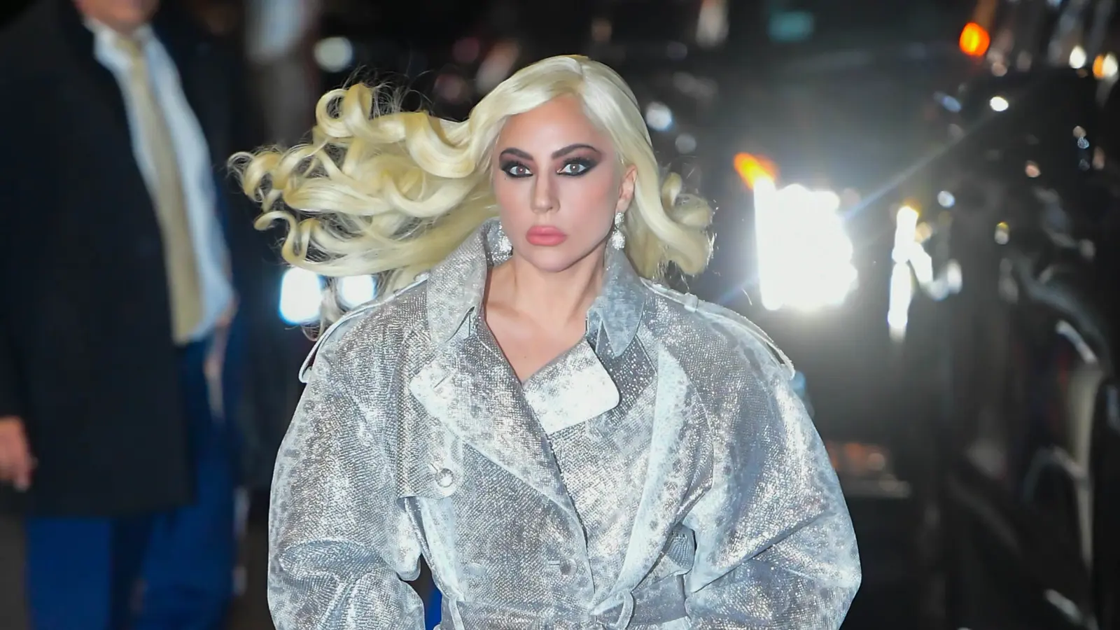 ليدي غاغا.. هل فقدت روحها الفنية بفوضى البوب الجديد "Mayhem"؟ (فيديو)