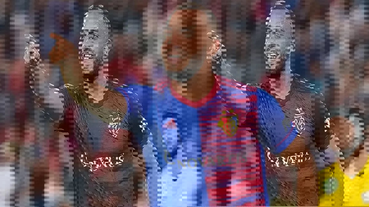 نيوكاسل يزاحم برشلونة على آرثر كابرال مهاجم بازل