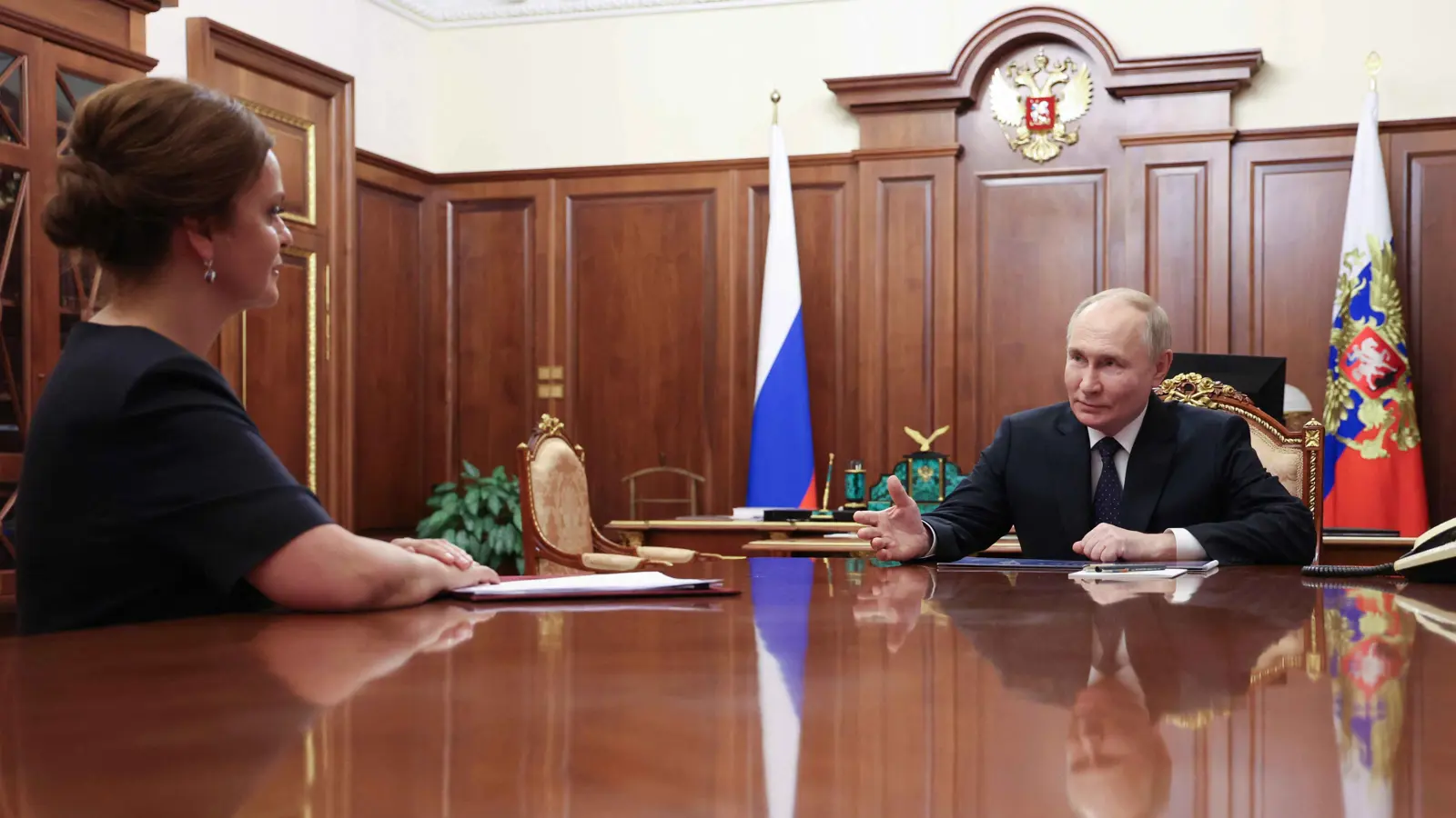 قريبة بوتين تتعرض للتوبيخ بسبب أعداد "سرية" لضحايا الحرب