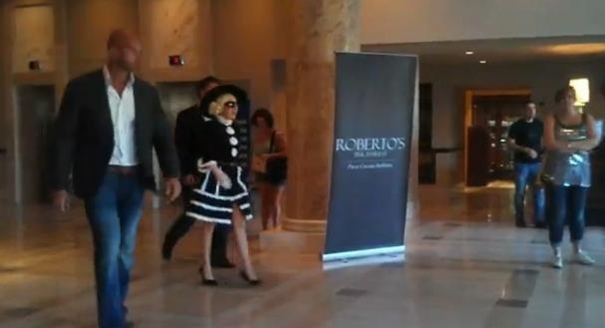 الشرطة تقتل حارس ليدي غاغا بصاعق كهربائي