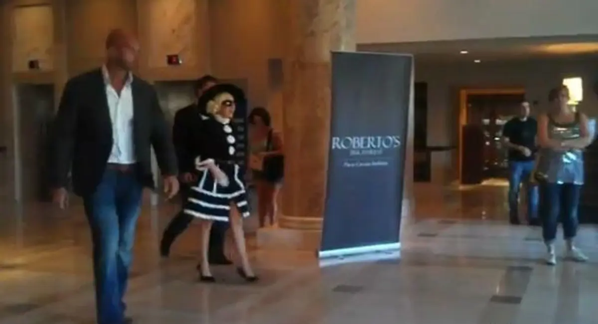 الشرطة تقتل حارس ليدي غاغا بصاعق كهربائي