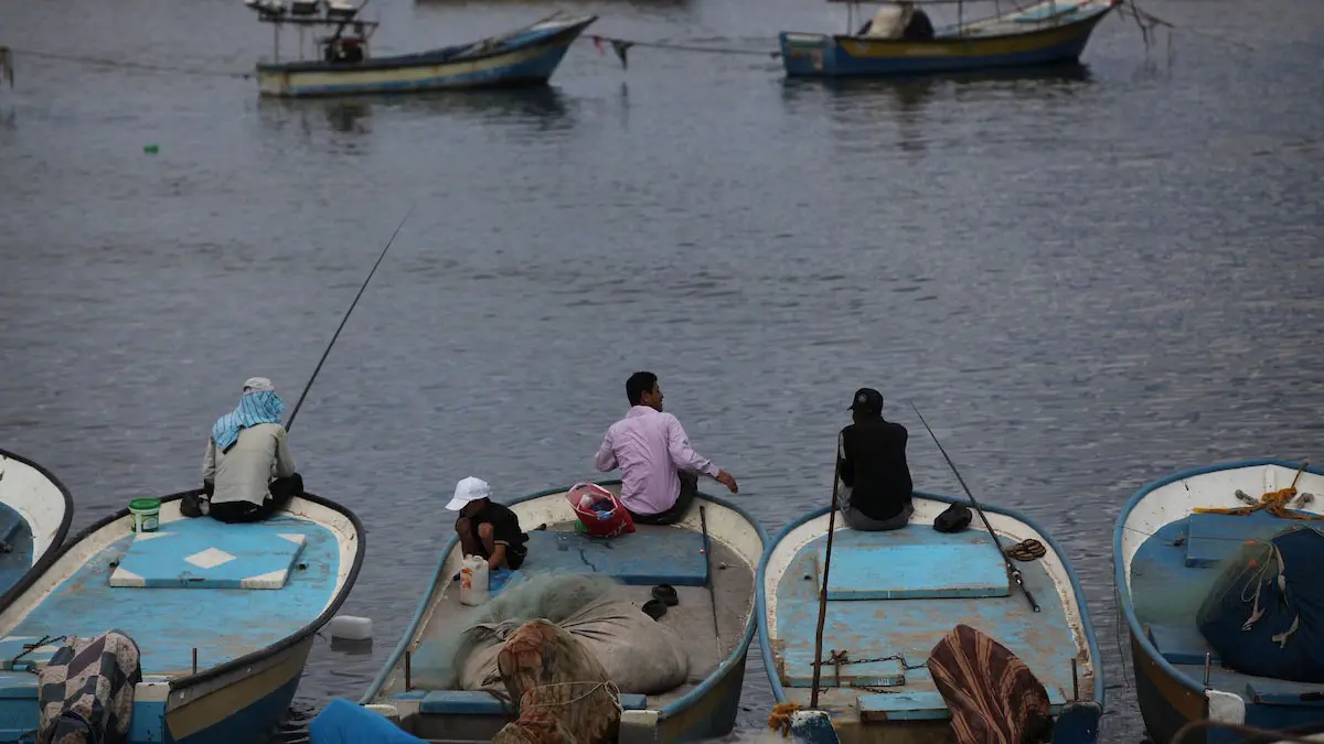 إسرائيل تقلص مساحة الصيد في بحر غزة بسبب البالونات المفخخة