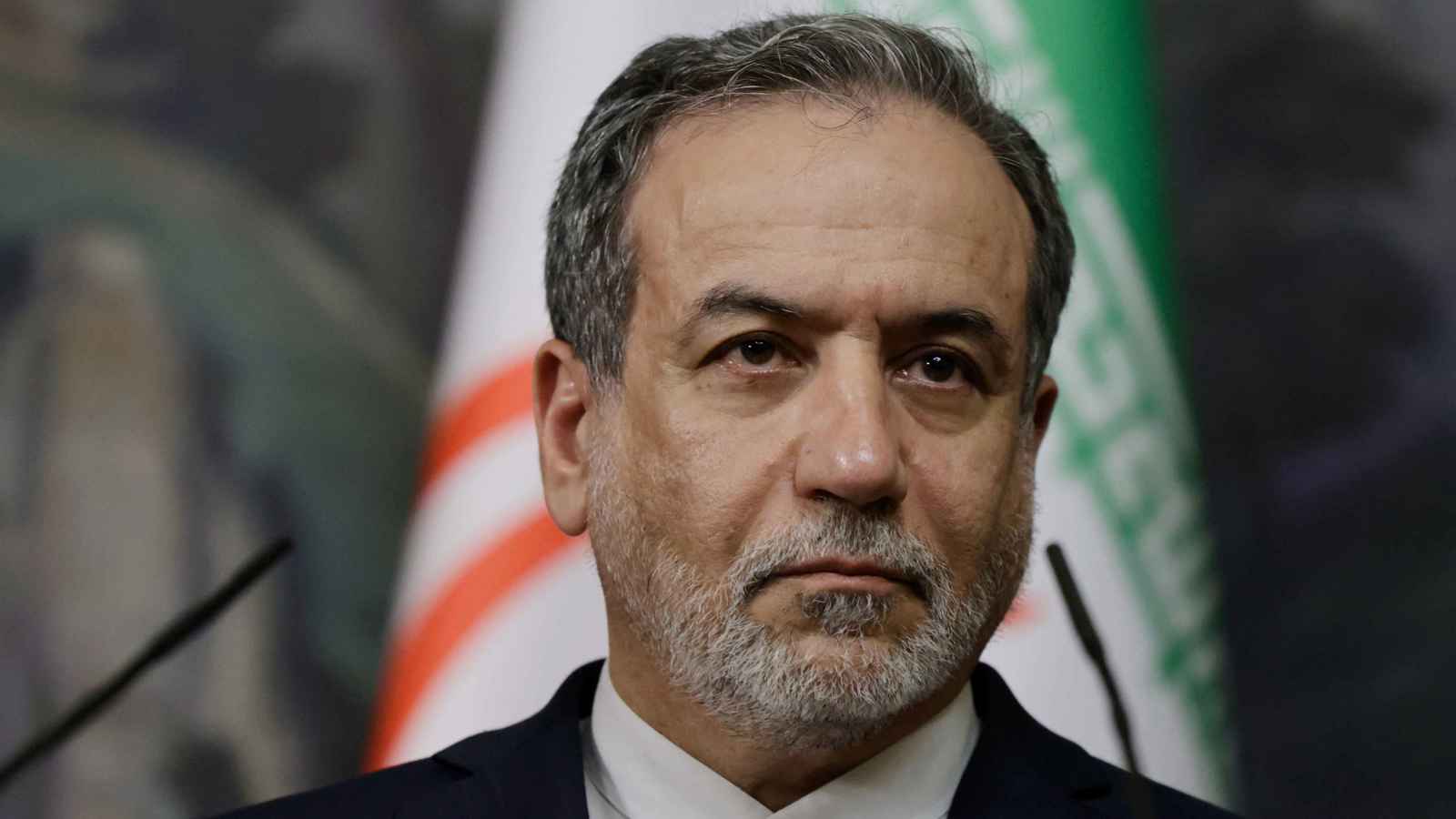 عشية مباحثات مسقط.. طهران تجدد تمسكها بـ"حقوقها النووية"